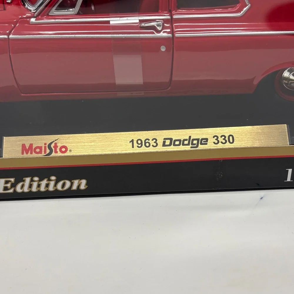 1963 Dodge 330 1:18 Maisto Special Edition Diecast Open Box
